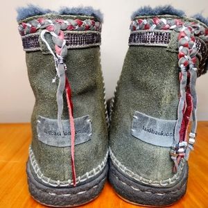 Woman's slip on boots